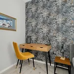 Beautiful Apartment With Balcony & Free Garage By Noclegi Renters