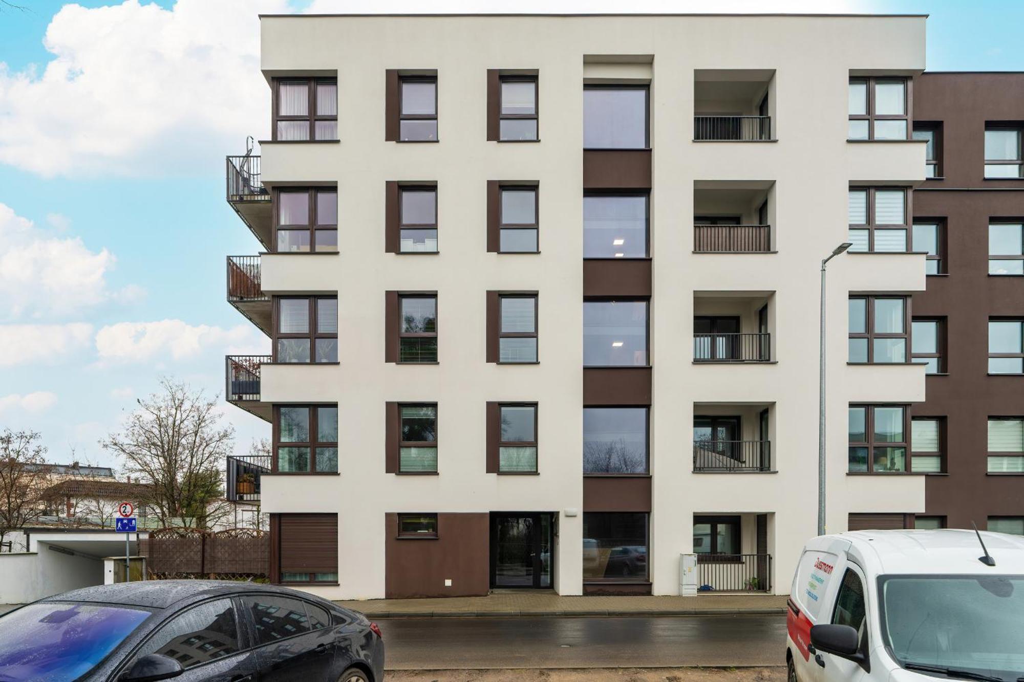 Apartament Beautiful With Balcony & Free Garage By Renters